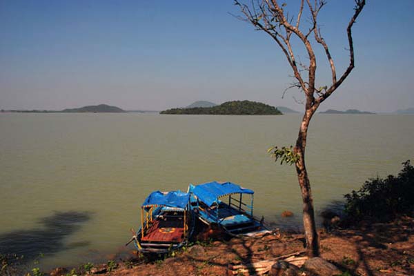 Boats-in-Maithon-Dam