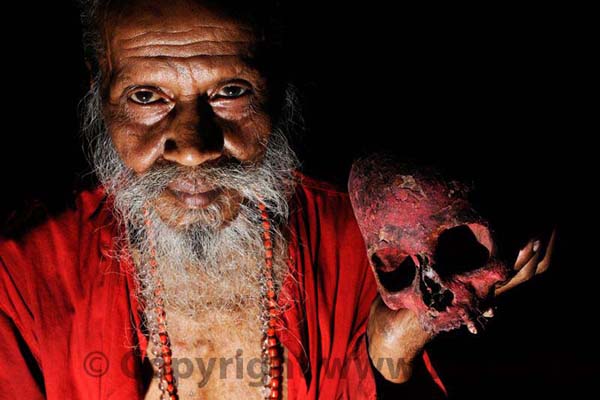 Tarapith-cremation-ground-trantic-with-skull